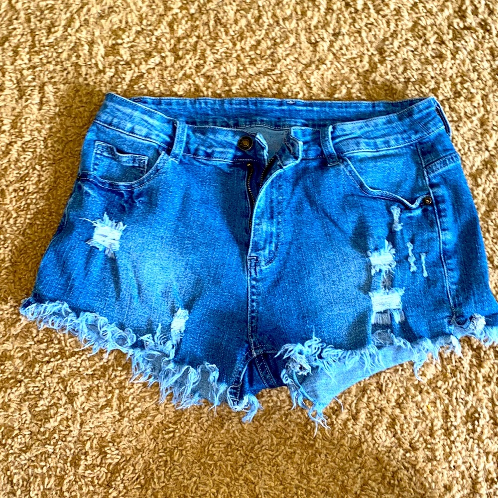 Jean shorts ! Short short!